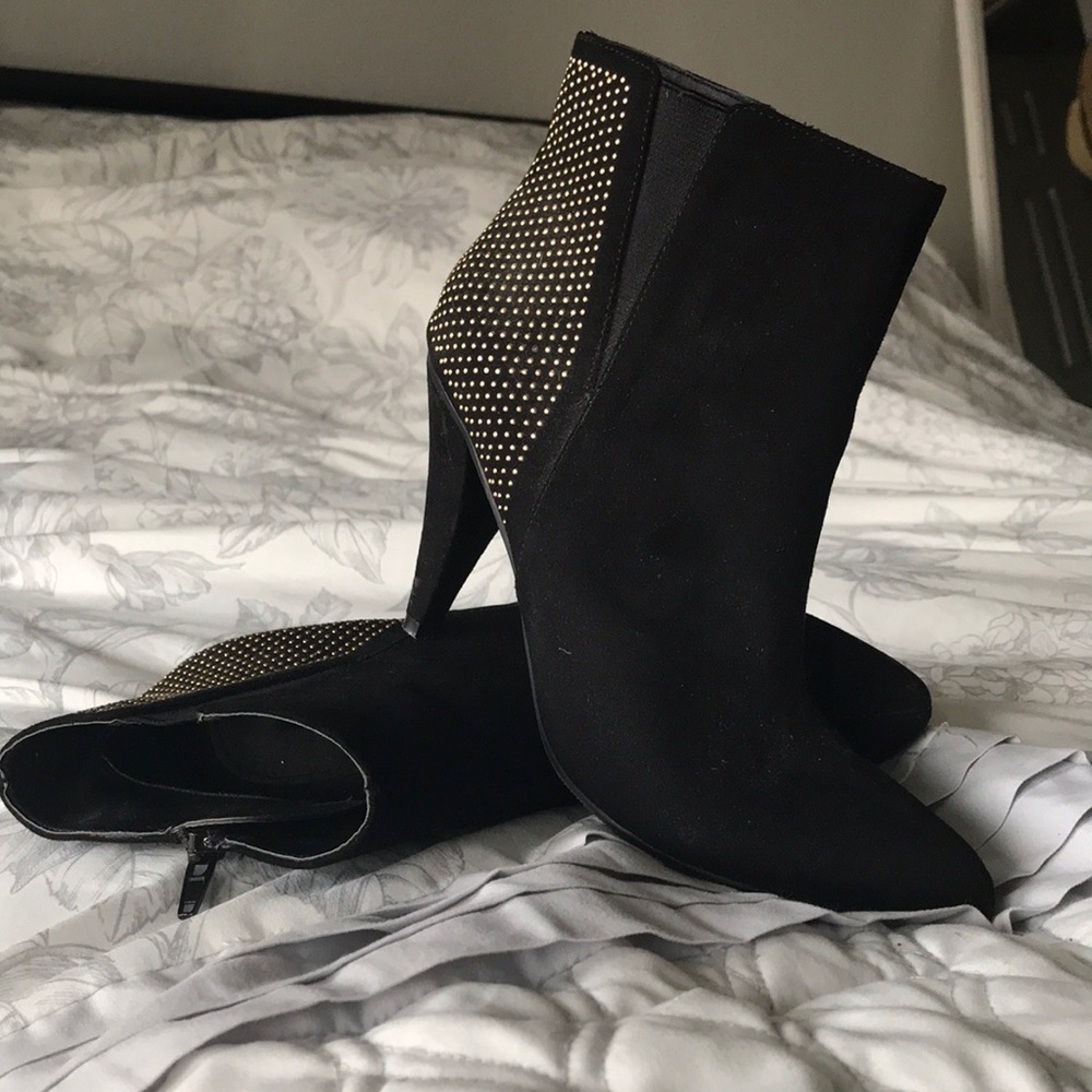 Black never before worn heels